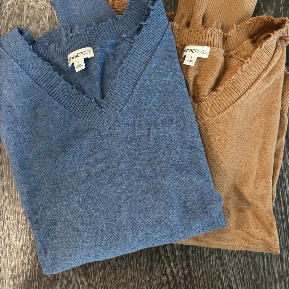 Minnie Rose Women's V-Neck Sweaters - Blue and Tan